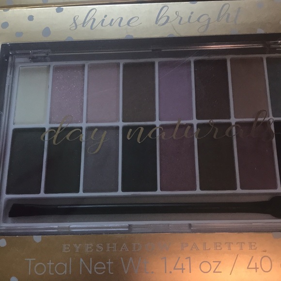 Makeup set - Picture 3 of 3